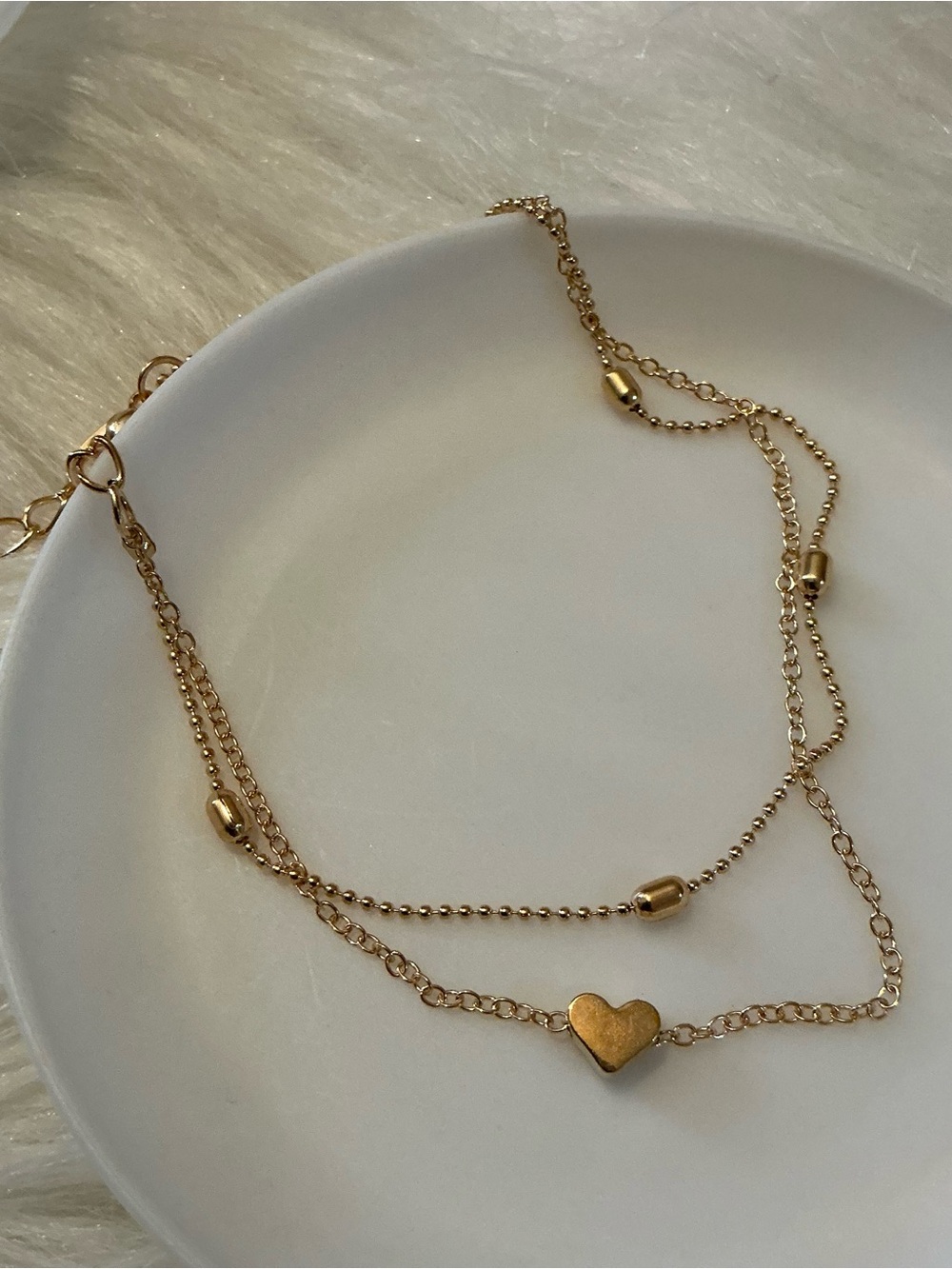 Simple gold-tone heart anklet